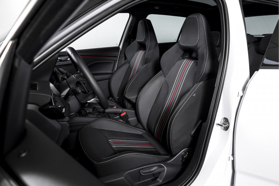 Škoda Kamiq 1.5 TSI 150 PK Monte Carlo - Automaat | Pano | Elek. Trekhaak | Dig. Cockpit | Cruise | Stoelverw. | Camera | PDC | NAV + App. Connect | ECC |  LM 18" | 0971