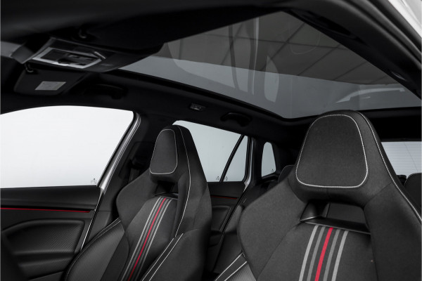 Škoda Kamiq 1.5 TSI 150 PK Monte Carlo - Automaat | Pano | Elek. Trekhaak | Dig. Cockpit | Cruise | Stoelverw. | Camera | PDC | NAV + App. Connect | ECC |  LM 18" | 0971