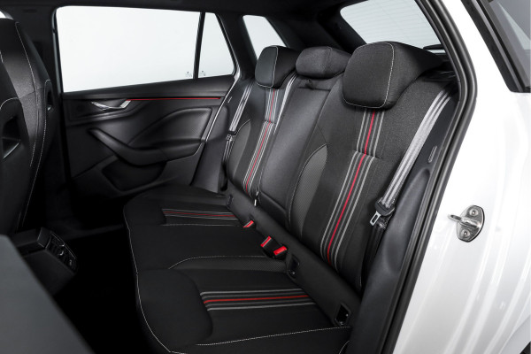 Škoda Kamiq 1.5 TSI 150 PK Monte Carlo - Automaat | Pano | Elek. Trekhaak | Dig. Cockpit | Cruise | Stoelverw. | Camera | PDC | NAV + App. Connect | ECC |  LM 18" | 0971