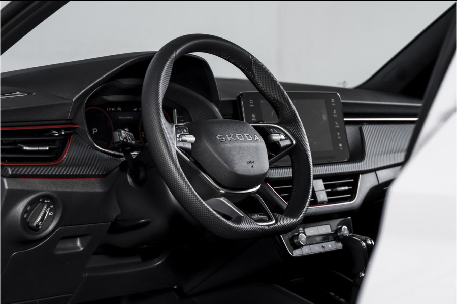 Škoda Kamiq 1.5 TSI 150 PK Monte Carlo - Automaat | Pano | Elek. Trekhaak | Dig. Cockpit | Cruise | Stoelverw. | Camera | PDC | NAV + App. Connect | ECC |  LM 18" | 0971
