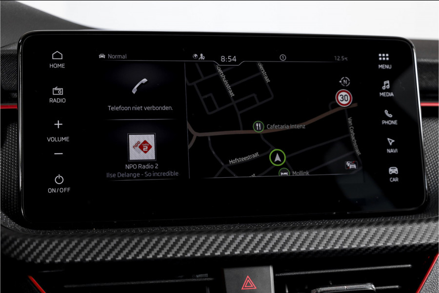 Škoda Kamiq 1.5 TSI 150 PK Monte Carlo - Automaat | Pano | Elek. Trekhaak | Dig. Cockpit | Cruise | Stoelverw. | Camera | PDC | NAV + App. Connect | ECC |  LM 18" | 0971