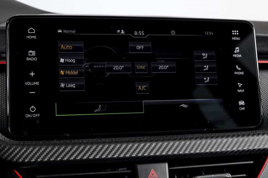 Škoda Kamiq 1.5 TSI 150 PK Monte Carlo - Automaat | Pano | Elek. Trekhaak | Dig. Cockpit | Cruise | Stoelverw. | Camera | PDC | NAV + App. Connect | ECC |  LM 18" | 0971