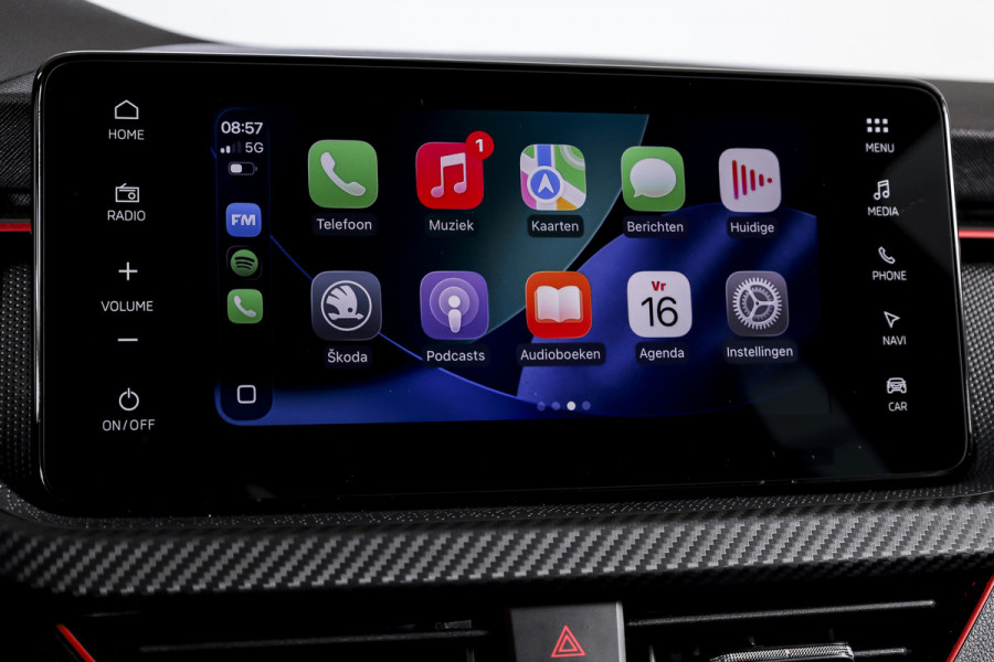 Škoda Kamiq 1.5 TSI 150 PK Monte Carlo - Automaat | Pano | Elek. Trekhaak | Dig. Cockpit | Cruise | Stoelverw. | Camera | PDC | NAV + App. Connect | ECC |  LM 18" | 0971