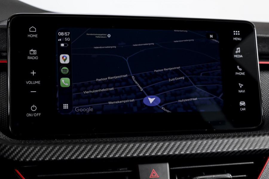 Škoda Kamiq 1.5 TSI 150 PK Monte Carlo - Automaat | Pano | Elek. Trekhaak | Dig. Cockpit | Cruise | Stoelverw. | Camera | PDC | NAV + App. Connect | ECC |  LM 18" | 0971