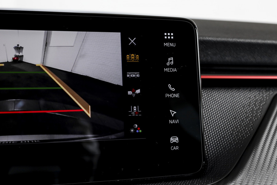 Škoda Kamiq 1.5 TSI 150 PK Monte Carlo - Automaat | Pano | Elek. Trekhaak | Dig. Cockpit | Cruise | Stoelverw. | Camera | PDC | NAV + App. Connect | ECC |  LM 18" | 0971