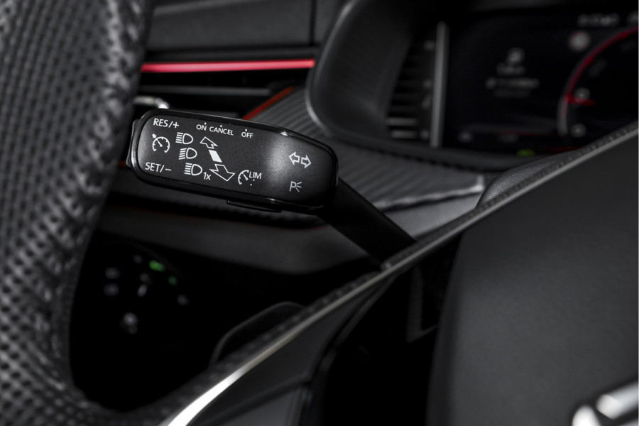 Škoda Kamiq 1.5 TSI 150 PK Monte Carlo - Automaat | Pano | Elek. Trekhaak | Dig. Cockpit | Cruise | Stoelverw. | Camera | PDC | NAV + App. Connect | ECC |  LM 18" | 0971