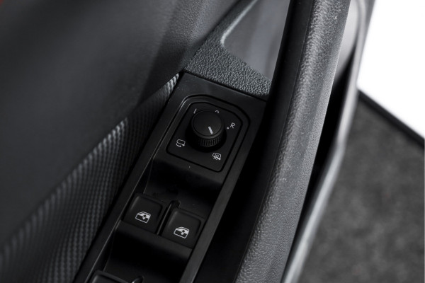 Škoda Kamiq 1.5 TSI 150 PK Monte Carlo - Automaat | Pano | Elek. Trekhaak | Dig. Cockpit | Cruise | Stoelverw. | Camera | PDC | NAV + App. Connect | ECC |  LM 18" | 0971