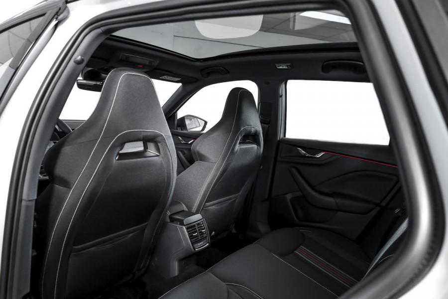 Škoda Kamiq 1.5 TSI 150 PK Monte Carlo - Automaat | Pano | Elek. Trekhaak | Dig. Cockpit | Cruise | Stoelverw. | Camera | PDC | NAV + App. Connect | ECC |  LM 18" | 0971