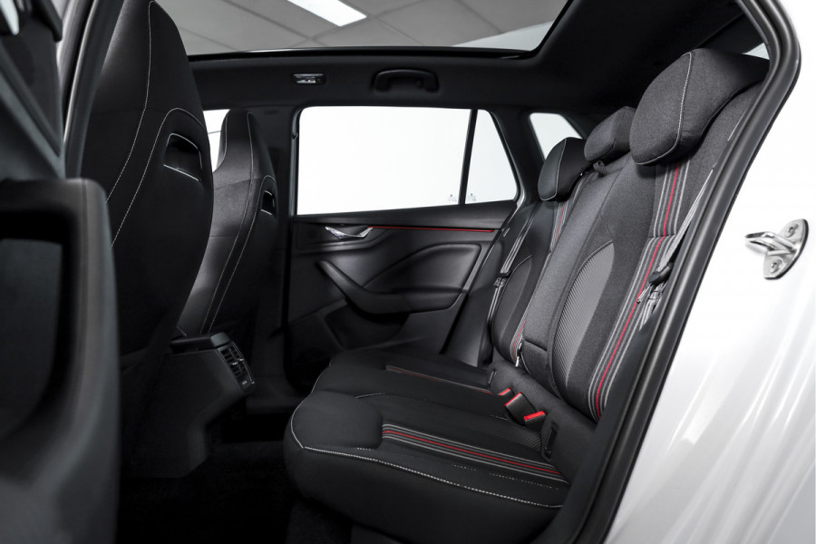 Škoda Kamiq 1.5 TSI 150 PK Monte Carlo - Automaat | Pano | Elek. Trekhaak | Dig. Cockpit | Cruise | Stoelverw. | Camera | PDC | NAV + App. Connect | ECC |  LM 18" | 0971