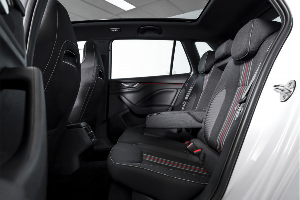 Škoda Kamiq 1.5 TSI 150 PK Monte Carlo - Automaat | Pano | Elek. Trekhaak | Dig. Cockpit | Cruise | Stoelverw. | Camera | PDC | NAV + App. Connect | ECC |  LM 18" | 0971