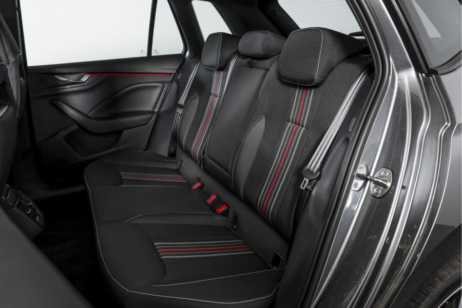 Škoda Kamiq 1.5 TSI 150 PK Monte Carlo - Automaat | Pano | Elek. Trekhaak | Dig. Cockpit | Cruise | Stoelverw. | Camera | PDC | NAV + App. Connect | ECC |  LM 18" | 7442