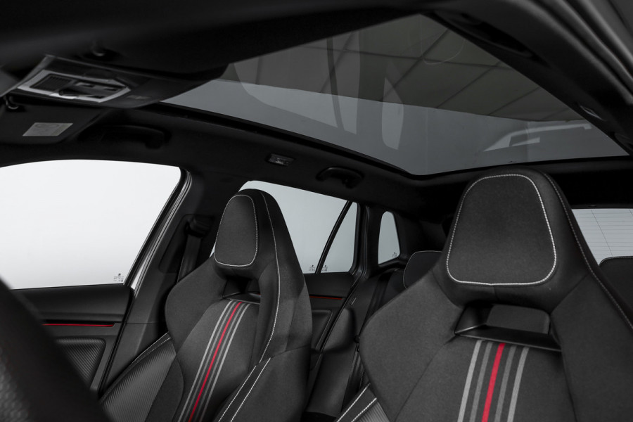 Škoda Kamiq 1.5 TSI 150 PK Monte Carlo - Automaat | Pano | Elek. Trekhaak | Dig. Cockpit | Cruise | Stoelverw. | Camera | PDC | NAV + App. Connect | ECC |  LM 18" | 7442