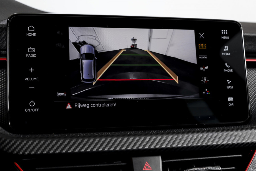 Škoda Kamiq 1.5 TSI 150 PK Monte Carlo - Automaat | Pano | Elek. Trekhaak | Dig. Cockpit | Cruise | Stoelverw. | Camera | PDC | NAV + App. Connect | ECC |  LM 18" | 7442