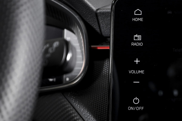 Škoda Kamiq 1.5 TSI 150 PK Monte Carlo - Automaat | Pano | Elek. Trekhaak | Dig. Cockpit | Cruise | Stoelverw. | Camera | PDC | NAV + App. Connect | ECC |  LM 18" | 7442