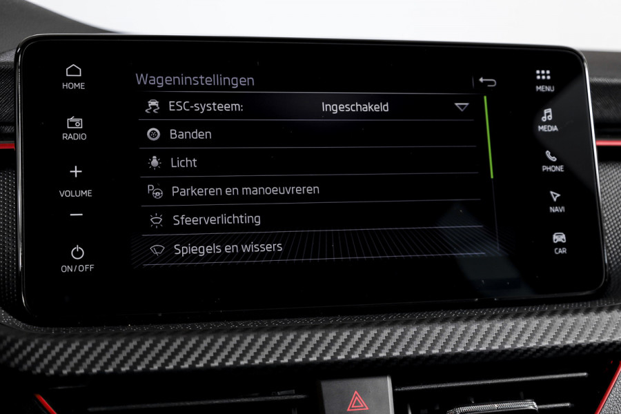 Škoda Kamiq 1.5 TSI 150 PK Monte Carlo - Automaat | Pano | Elek. Trekhaak | Dig. Cockpit | Cruise | Stoelverw. | Camera | PDC | NAV + App. Connect | ECC |  LM 18" | 7442