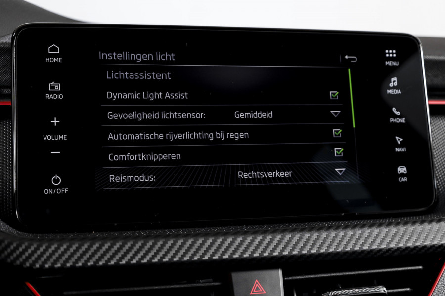 Škoda Kamiq 1.5 TSI 150 PK Monte Carlo - Automaat | Pano | Elek. Trekhaak | Dig. Cockpit | Cruise | Stoelverw. | Camera | PDC | NAV + App. Connect | ECC |  LM 18" | 7442