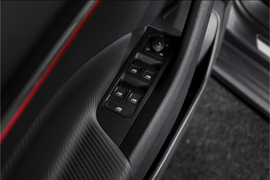 Škoda Kamiq 1.5 TSI 150 PK Monte Carlo - Automaat | Pano | Elek. Trekhaak | Dig. Cockpit | Cruise | Stoelverw. | Camera | PDC | NAV + App. Connect | ECC |  LM 18" | 7442