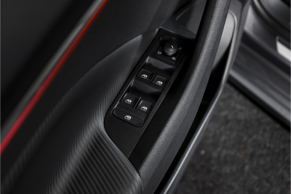 Škoda Kamiq 1.5 TSI 150 PK Monte Carlo - Automaat | Pano | Elek. Trekhaak | Dig. Cockpit | Cruise | Stoelverw. | Camera | PDC | NAV + App. Connect | ECC |  LM 18" | 7442