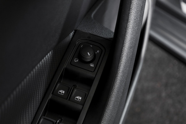 Škoda Kamiq 1.5 TSI 150 PK Monte Carlo - Automaat | Pano | Elek. Trekhaak | Dig. Cockpit | Cruise | Stoelverw. | Camera | PDC | NAV + App. Connect | ECC |  LM 18" | 7442