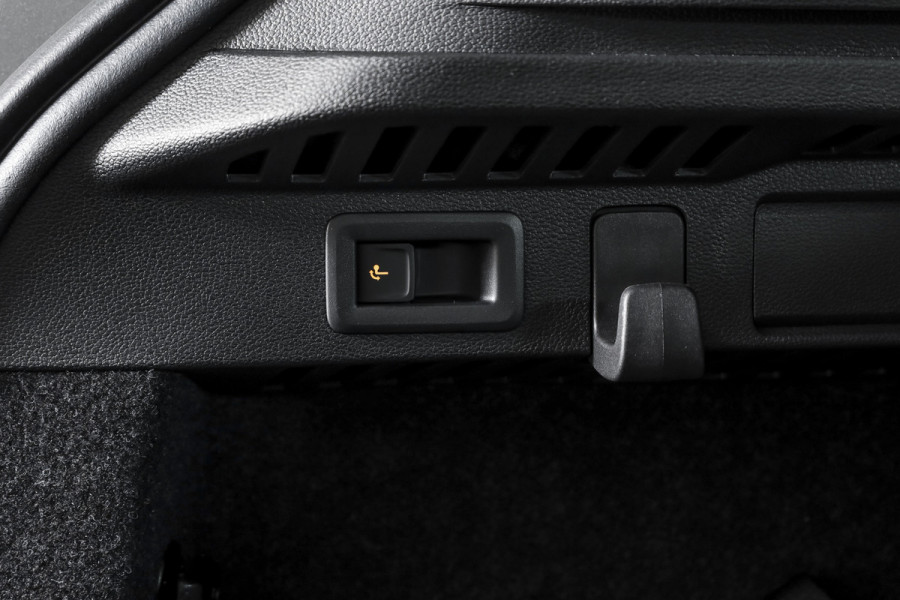 Škoda Kamiq 1.5 TSI 150 PK Monte Carlo - Automaat | Pano | Elek. Trekhaak | Dig. Cockpit | Cruise | Stoelverw. | Camera | PDC | NAV + App. Connect | ECC |  LM 18" | 7442