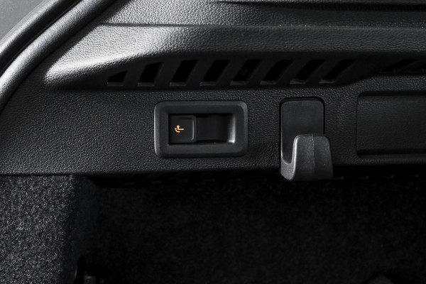 Škoda Kamiq 1.5 TSI 150 PK Monte Carlo - Automaat | Pano | Elek. Trekhaak | Dig. Cockpit | Cruise | Stoelverw. | Camera | PDC | NAV + App. Connect | ECC |  LM 18" | 7442