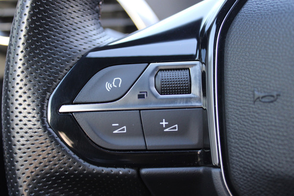 Peugeot 3008 1.2 PureTech GT Trekhaak | Navigatie | Adaptieve cruise