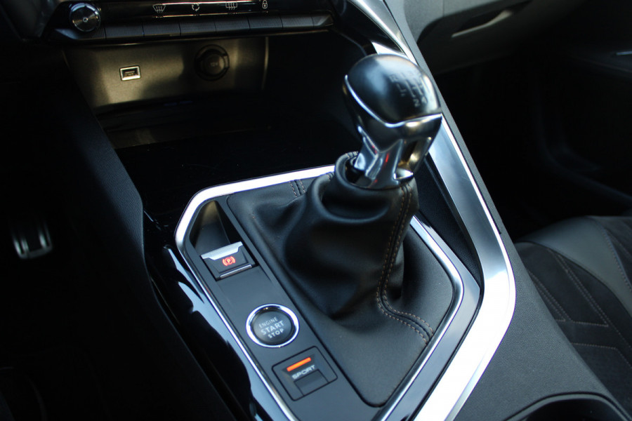 Peugeot 3008 1.2 PureTech GT Trekhaak | Navigatie | Adaptieve cruise