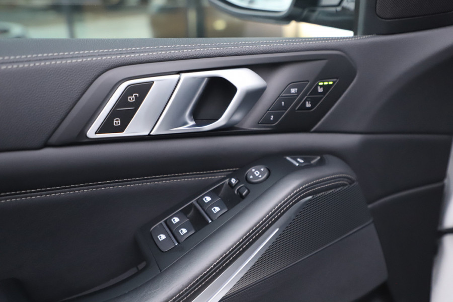 BMW X5 xDrive45e M | 394PK | Luchtvering | Head-up | Massage | M-Stoelen | Sfeerverlichting | Keyless-go | Stoelkoeling | Trekhaak | 20