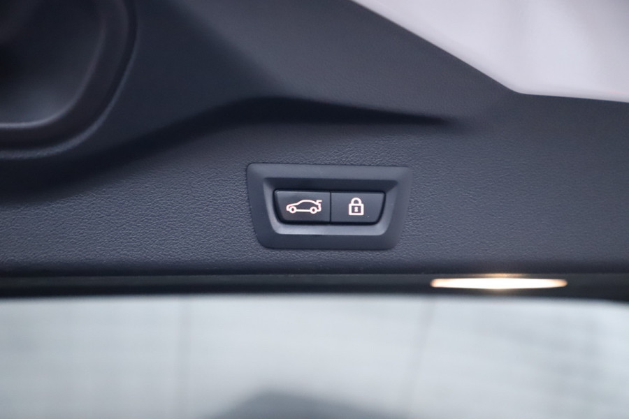 BMW X5 xDrive45e M | 394PK | Luchtvering | Head-up | Massage | M-Stoelen | Sfeerverlichting | Keyless-go | Stoelkoeling | Trekhaak | 20