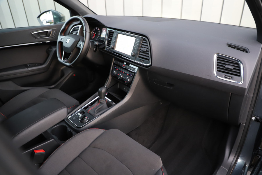 Seat Ateca 1.4 EcoTSI FR Business Intense | DSG7 | 150PK | Keyless-go | Beats audio | Stoelverwarming | Trekhaak | Carplay | Camera | 2018.