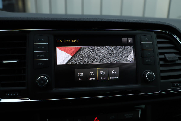 Seat Ateca 1.4 EcoTSI FR Business Intense | DSG7 | 150PK | Keyless-go | Beats audio | Stoelverwarming | Trekhaak | Carplay | Camera | 2018.