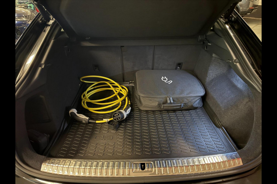 Audi Q3 Sportback 45 TFSI e 3xS-LINE 20'' BLACKLINE PANO/DAB/CARPLAY/CAM/V-COCKPIT///