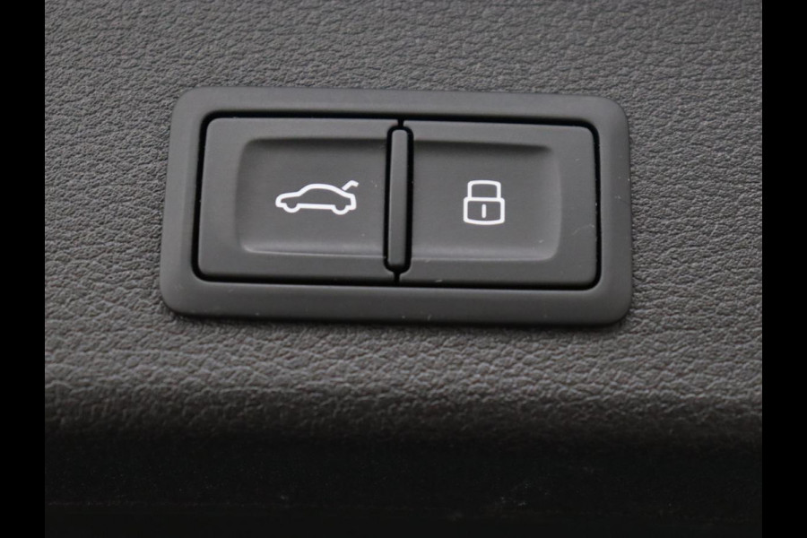 Audi A4 35 TFSI Business Edition | Leder | Stoelverwarming | Adaptive cruise | Virtual Cockpit | Sportstoelen | Carplay | Full LED | Navigatie | Parkeerhulp | Climate control | DAB | Bluetooth
