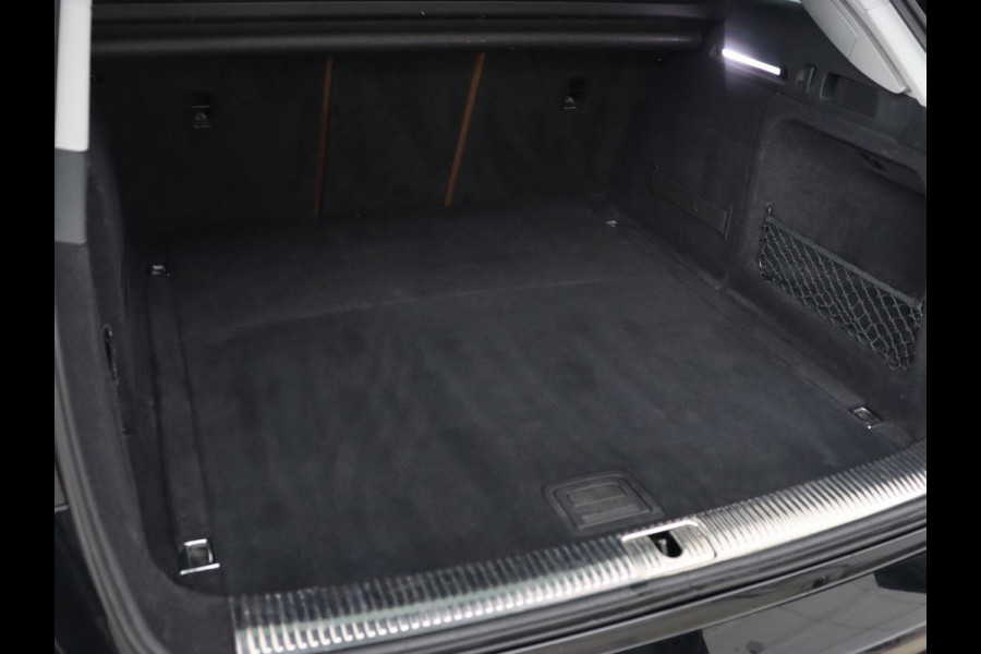 Audi A4 35 TFSI Business Edition | Leder | Stoelverwarming | Adaptive cruise | Virtual Cockpit | Sportstoelen | Carplay | Full LED | Navigatie | Parkeerhulp | Climate control | DAB | Bluetooth