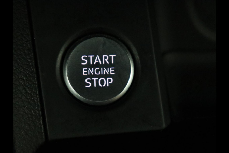 Audi A4 35 TFSI Business Edition | Leder | Stoelverwarming | Adaptive cruise | Virtual Cockpit | Sportstoelen | Carplay | Full LED | Navigatie | Parkeerhulp | Climate control | DAB | Bluetooth