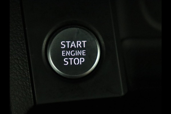 Audi A4 35 TFSI Business Edition | Leder | Stoelverwarming | Adaptive cruise | Virtual Cockpit | Sportstoelen | Carplay | Full LED | Navigatie | Parkeerhulp | Climate control | DAB | Bluetooth