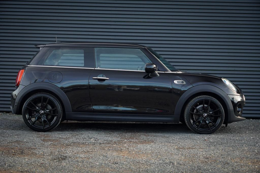 MINI Mini Electric Essential 33 kWh / Sportstoel / Camera / Navi / Stoelverwarming / Incl BTW