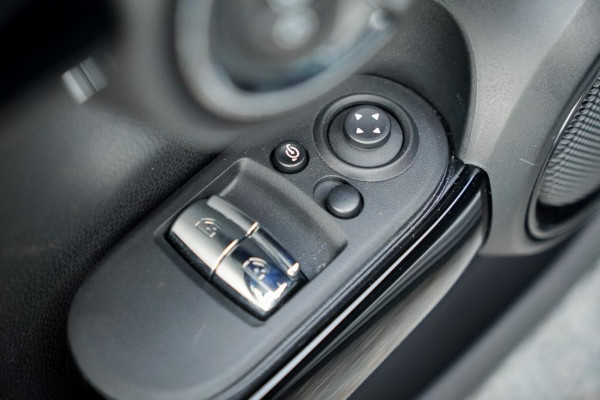 MINI Mini Electric Essential 33 kWh / Sportstoel / Camera / Navi / Stoelverwarming / Incl BTW