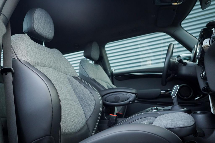 MINI Mini Electric Essential 33 kWh / Sportstoel / Camera / Navi / Stoelverwarming / Incl BTW