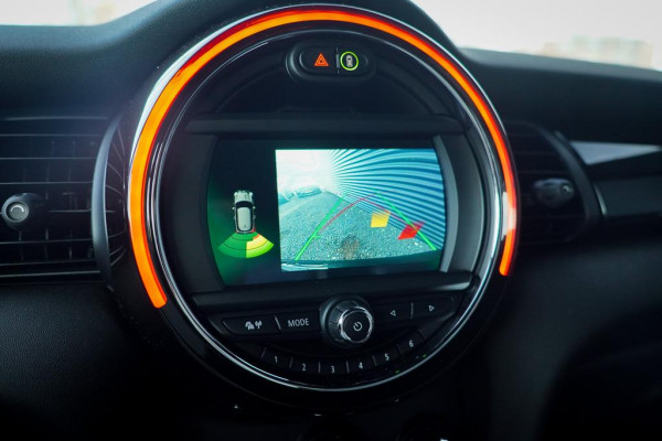 MINI Mini Electric Essential 33 kWh / Sportstoel / Camera / Navi / Stoelverwarming / Incl BTW