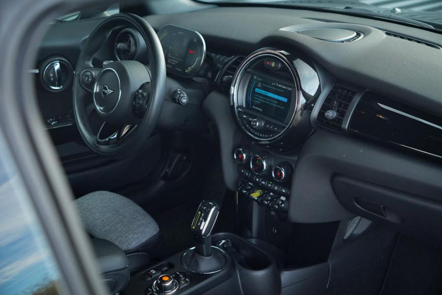 MINI Mini Electric Essential 33 kWh / Sportstoel / Camera / Navi / Stoelverwarming / Incl BTW