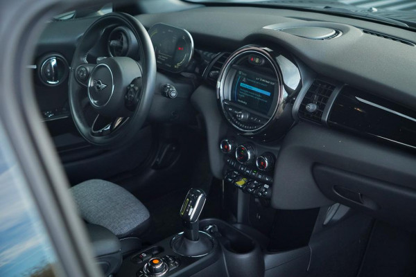 MINI Mini Electric Essential 33 kWh / Sportstoel / Camera / Navi / Stoelverwarming / Incl BTW