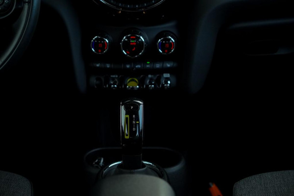 MINI Mini Electric Essential 33 kWh / Sportstoel / Camera / Navi / Stoelverwarming / Incl BTW