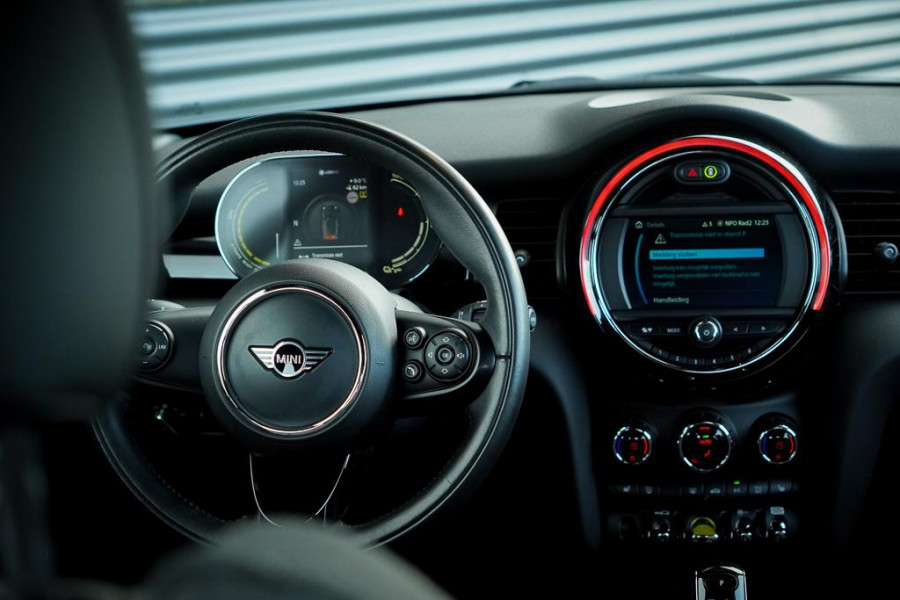 MINI Mini Electric Essential 33 kWh / Sportstoel / Camera / Navi / Stoelverwarming / Incl BTW