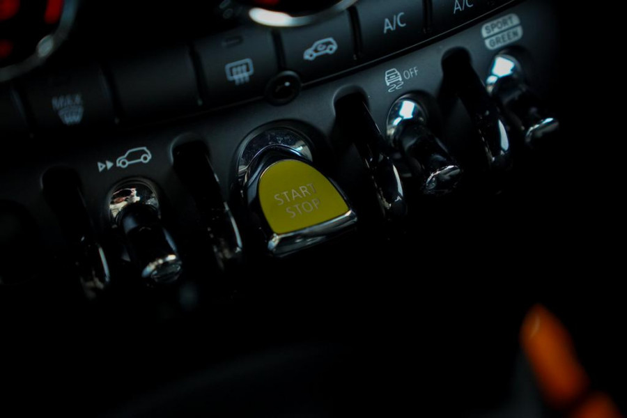 MINI Mini Electric Essential 33 kWh / Sportstoel / Camera / Navi / Stoelverwarming / Incl BTW