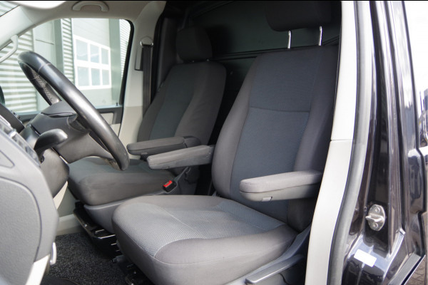 Volkswagen Transporter 2.0 TDI L2 Highline 150PK AUT. LED, ADAPT. CRUISE, TREKHAAK, NAVI, AIRCO, VOORRUIT VERWARMING, PARKEERSENSOREN, NL AUTO, NAP