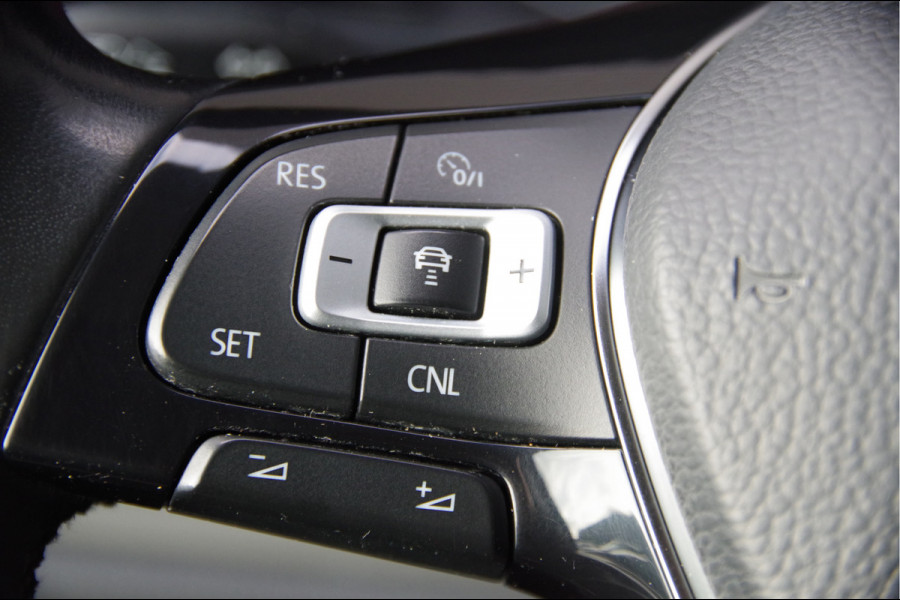 Volkswagen Transporter 2.0 TDI L2 Highline 150PK AUT. LED, ADAPT. CRUISE, TREKHAAK, NAVI, AIRCO, VOORRUIT VERWARMING, PARKEERSENSOREN, NL AUTO, NAP