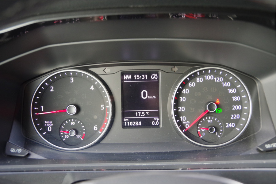 Volkswagen Transporter 2.0 TDI L2 Highline 150PK AUT. LED, ADAPT. CRUISE, TREKHAAK, NAVI, AIRCO, VOORRUIT VERWARMING, PARKEERSENSOREN, NL AUTO, NAP
