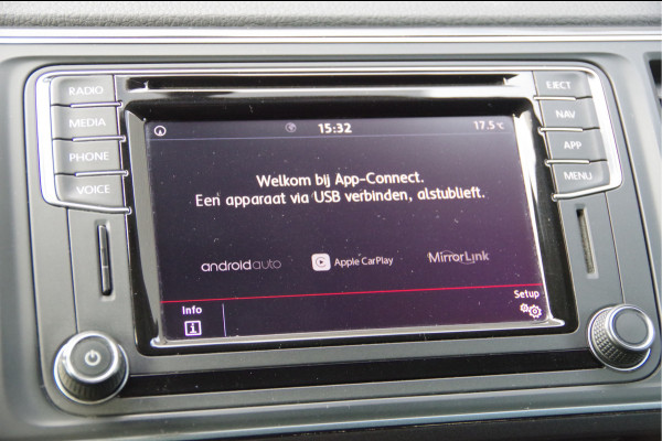 Volkswagen Transporter 2.0 TDI L2 Highline 150PK AUT. LED, ADAPT. CRUISE, TREKHAAK, NAVI, AIRCO, VOORRUIT VERWARMING, PARKEERSENSOREN, NL AUTO, NAP