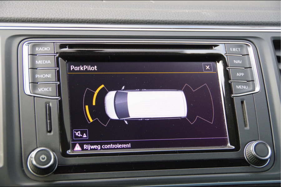 Volkswagen Transporter 2.0 TDI L2 Highline 150PK AUT. LED, ADAPT. CRUISE, TREKHAAK, NAVI, AIRCO, VOORRUIT VERWARMING, PARKEERSENSOREN, NL AUTO, NAP